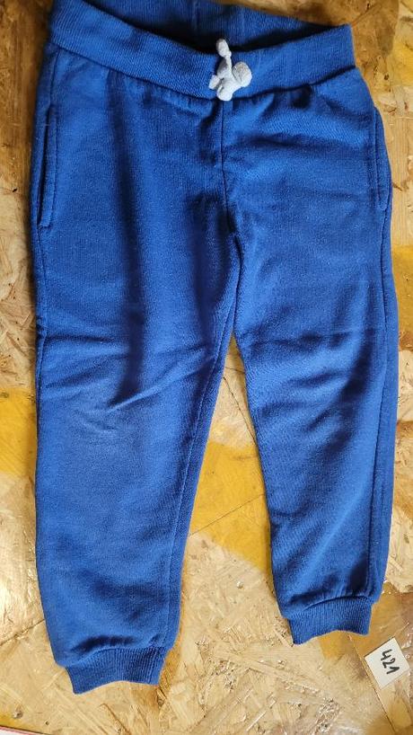 Tepláková souprava, tepláky a ponožky, 86–98