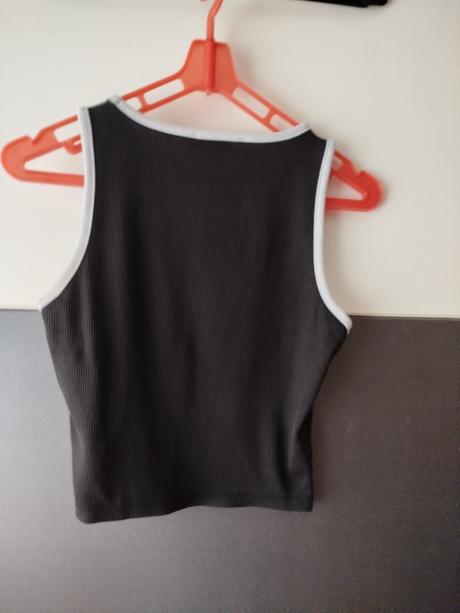 Top zn. fb sister vel.32, 32