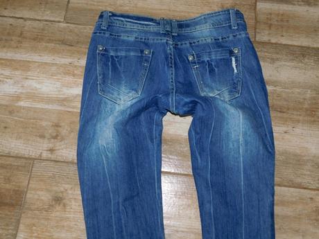 Moderní dámské džíny, 36