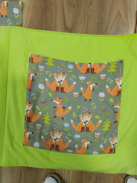 Mantinel - kapsář za postel, 