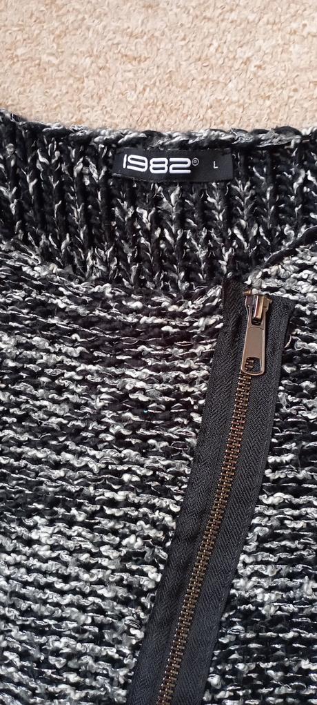 Svetr se zipy zn."1982" vel."l", l