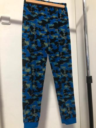 Modré maskáčové flísové tepláky, 158