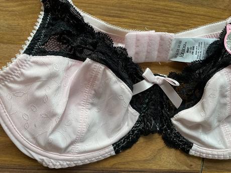 Nová růžová podprsenka s černou krajkou, vel 80/c,, 80c