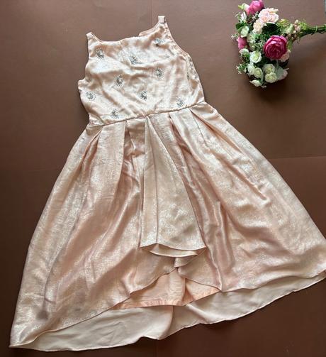 Ob/ šaty společenské meruňkové barvy- v.cca 6/7 le, 122