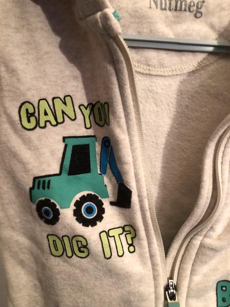 Smetanová mikina s auty, 92