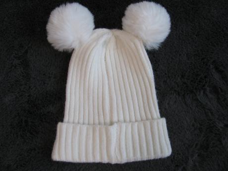 Bílá pružná čepice s bambulemi, primark,104