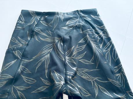 D38/ legíny 3/4 černé s ornamenty - v.xs/s, usa pro,xs