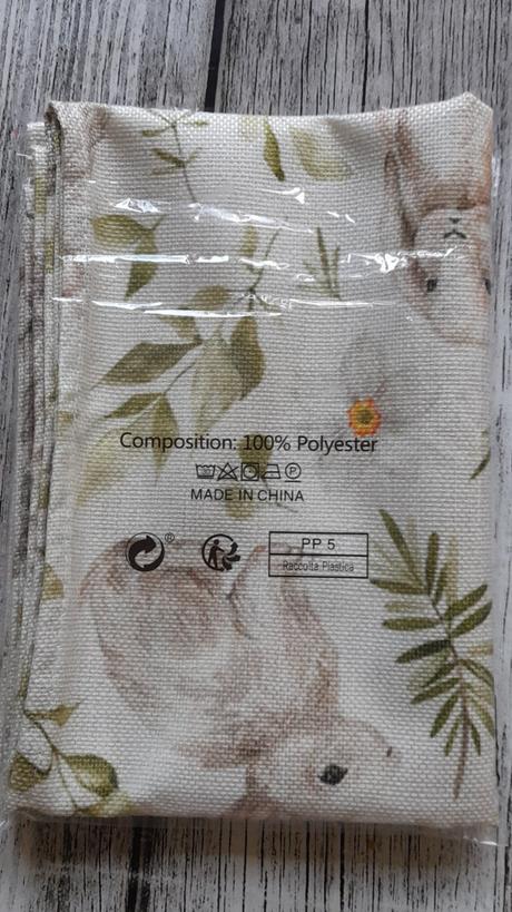 Velikonoční běhoun se zajíčky a květinami, 