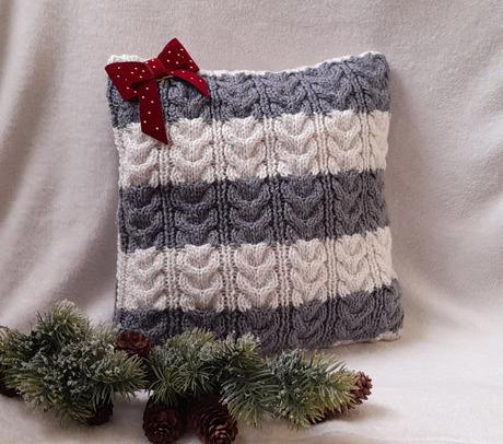 Copánkový povlak na polštář - bílo šedý pruh, 