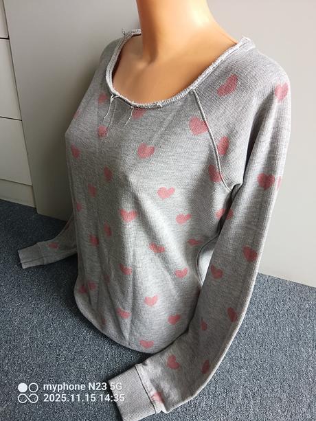 Mikina se srdíčky zn."ac" vel."s", s