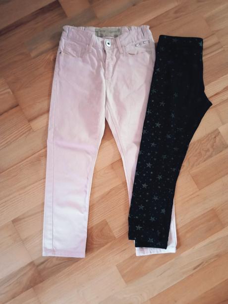 Pružné rifle s černými legínami, 140