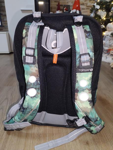 Chlapecký školní batoh topgal ve skvělém stavu,