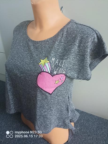 Crop-top zn."page one young" vel."146-152", 146