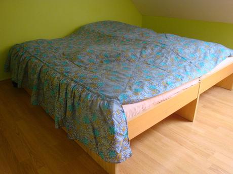 Přehoz přes manželskou postel - modrý s kytičkami,