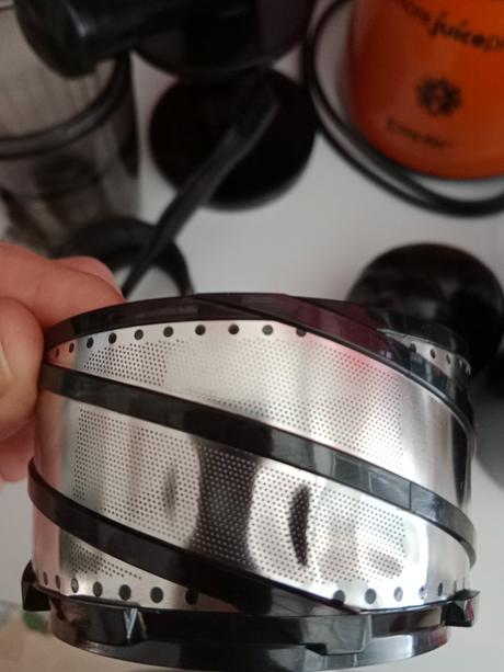 Odšťavňovač a drtič zmrzlého ovoce na zmrzkuzepter,