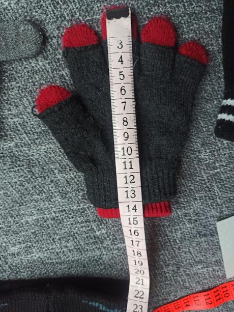 Čepice a rukavice, 122