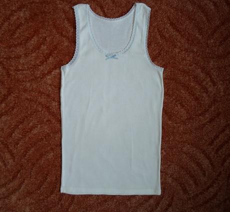 Bílé tričko tílko, 146
