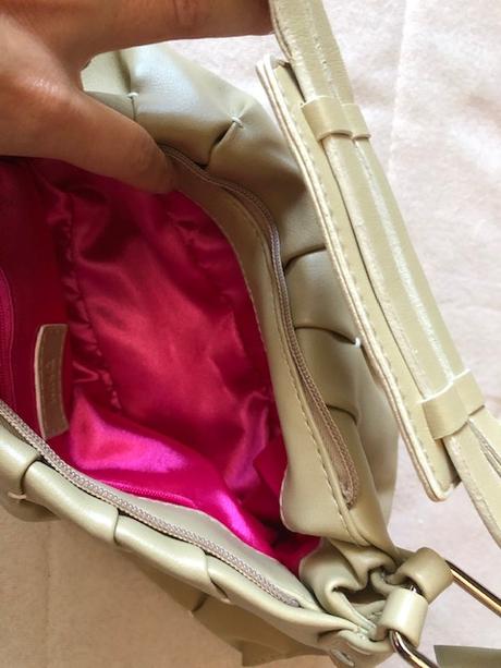 Nenosena  sirka 34 cm  vyska stredem 15 cm  hloubk, mango