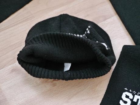 Cerna cepice a sala, 