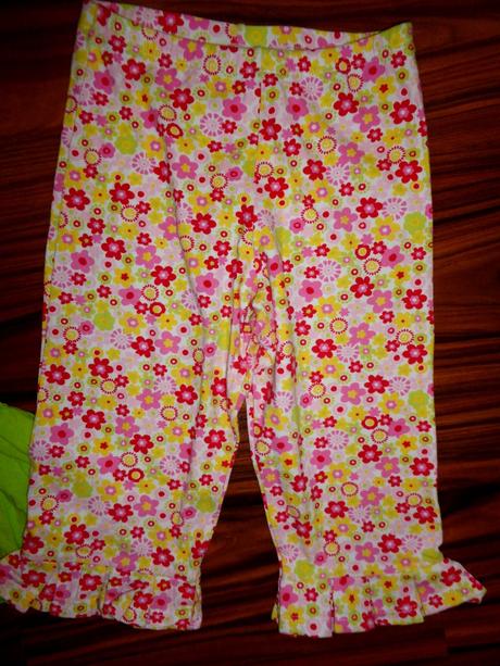 Krásný komplet topíku a květovaných kalhot, c&a,128 / 134