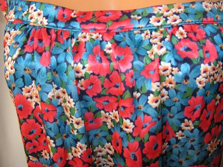 Letní šaty na ramínka, 48