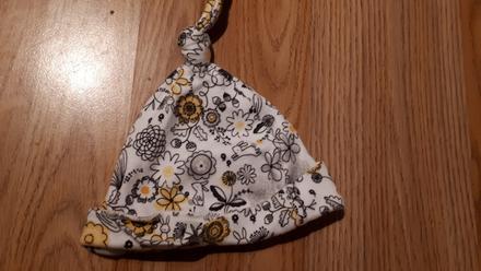 Jarní, letní čepička s květy, nutmeg,68