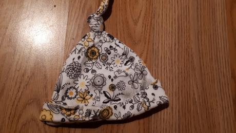 Jarní, letní čepička s květy, nutmeg,68