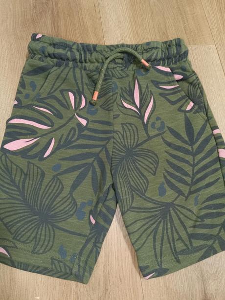 Kraťasy s listy 110, f&f,110