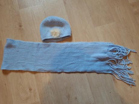 Komplet šála a čepice,