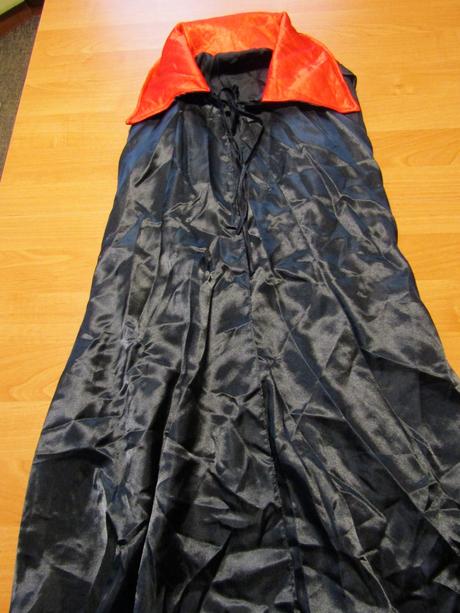 Karnevalový kostým -černý plášt vel 128-140, 