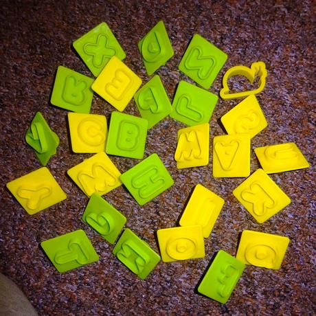 Plastové formičky vykrajovátka 26 ks,