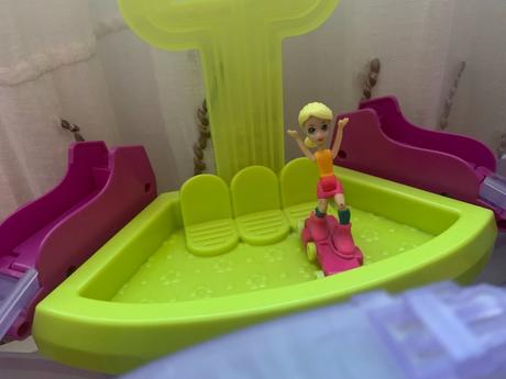 Korčuliarska dráha polly pocket s 2 bábikami, 