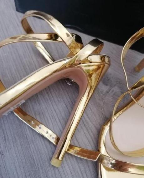 Zlaté sandálky, 36