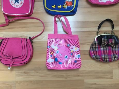 Holčičí kabelka/kabelky, 