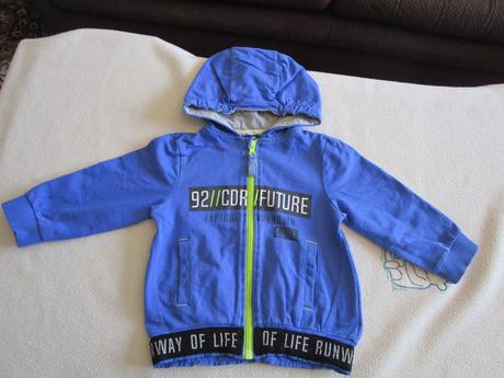 Pěkná modrá bavl. mikina s kapucí, v. 92, zn.cdrl, 92