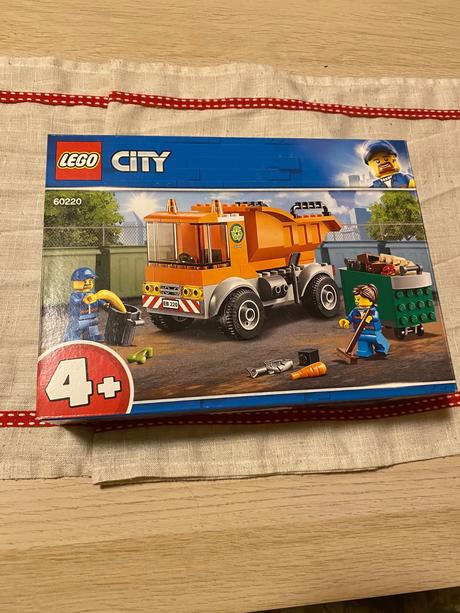 Lego city set 60220,