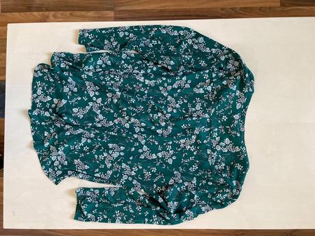 Zelená halenka s potiskem kvítků, vel m, hm, h&m,m