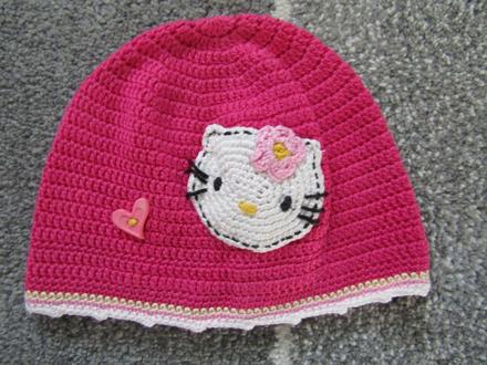 Háčkovaná čepice s hello kitty vel.cca 98/104, 98