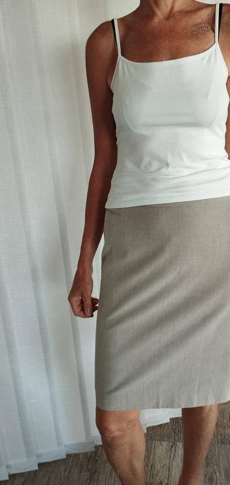 Pět tílek a halenek vel. s, m za cenu jedné, m