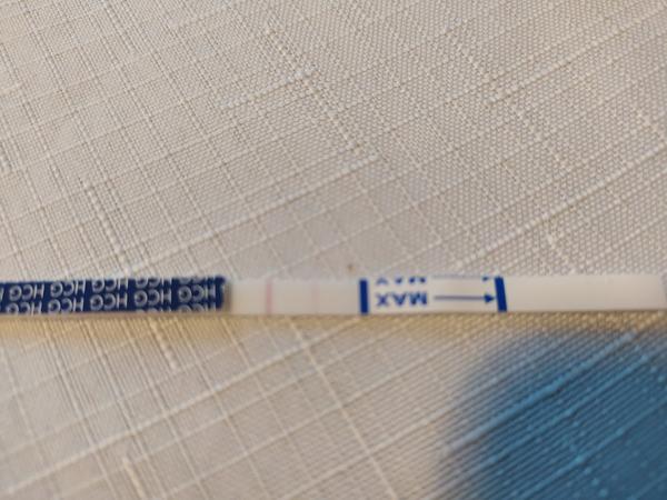 Těhotenský test: Je opravdu vidět druhá čárka?