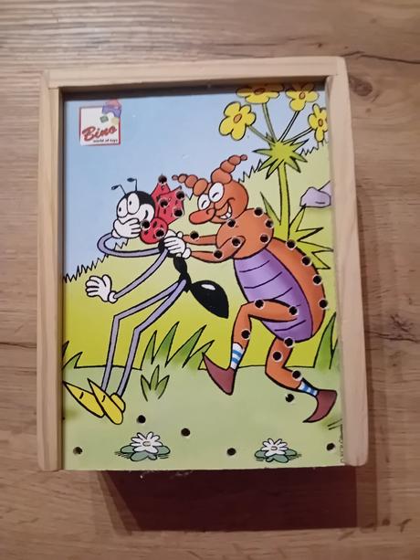 Dřevěná hračka ferda vyšívání,