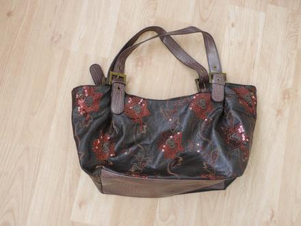 Hneda taska,