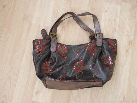 Hneda taska, 