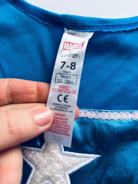 St4/ kostým šaty capitanka america - v.7/8 let, 