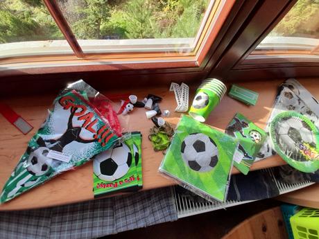 Fotbalové věci,přání,ubrousky,kelímky,girlandy,