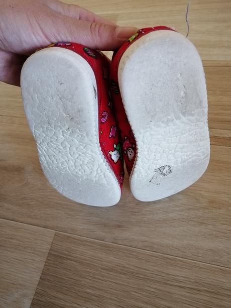Papuce, 26