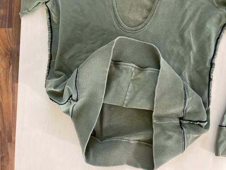 Khaki mikina s kapsou a kapucí, vel neuvedena cca, m