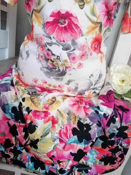 Květované šaty, atmosphere,38