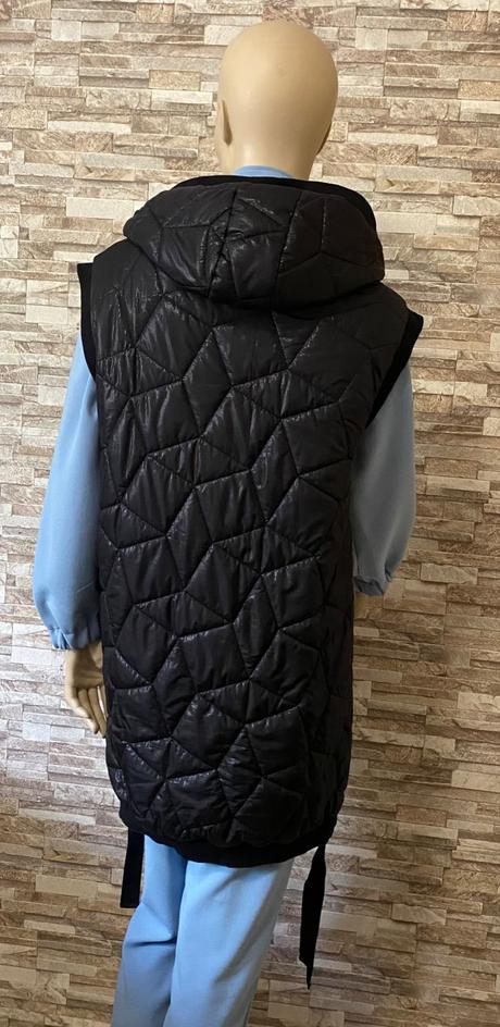 Krásná černá vesta, m