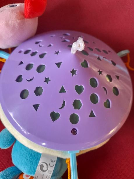 Kolotoč nad postýlku hrající,svítící a zrcátko,